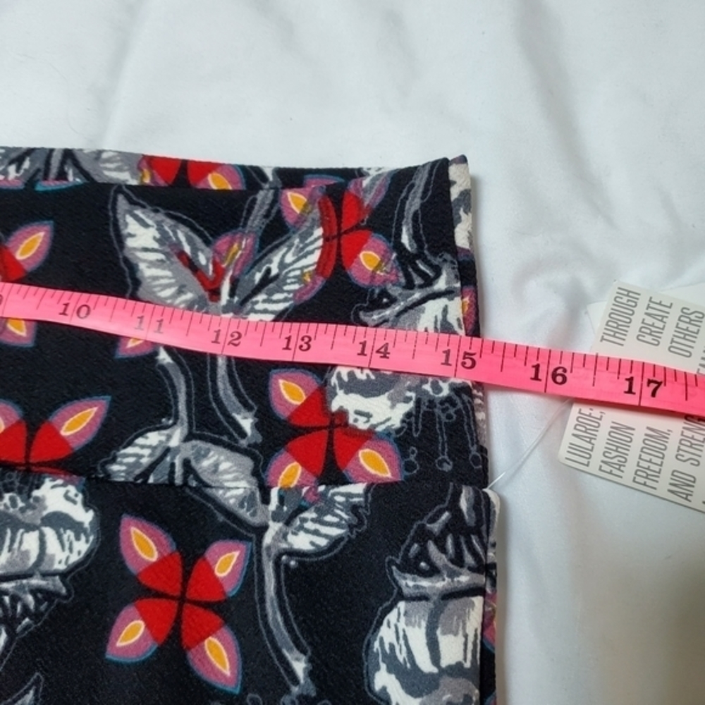 NEW Lularoe Cassie skirt. Medium. Floral print. Pencil skirt. - Picture 6 of 8